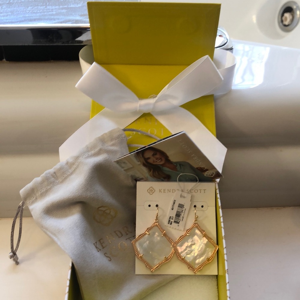 Kendra Scott Kirsten Earrings